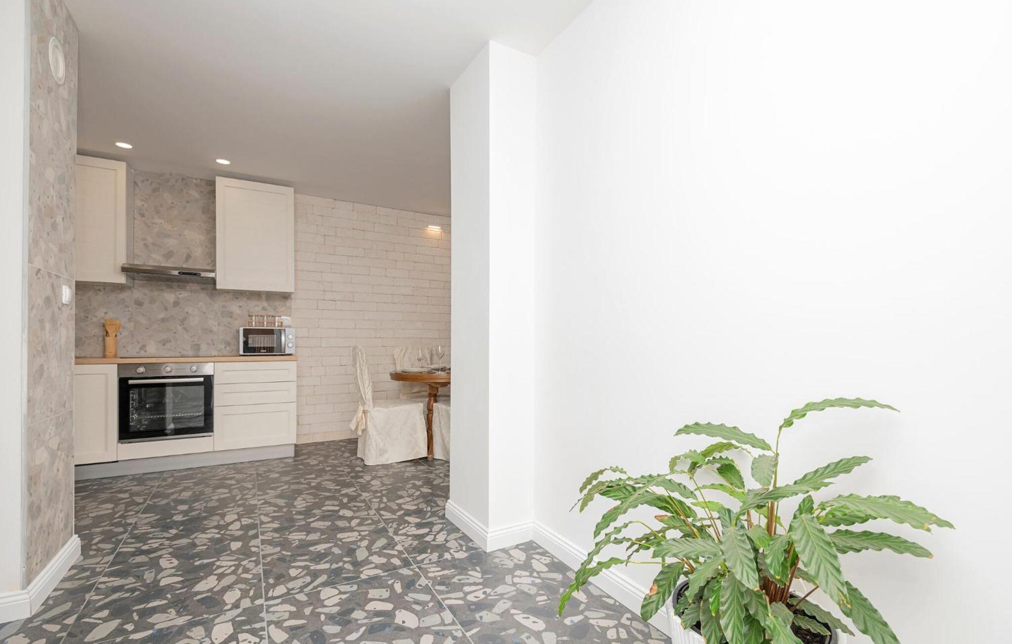 Cozy Apartment In Makarska With Kitchen エクステリア 写真