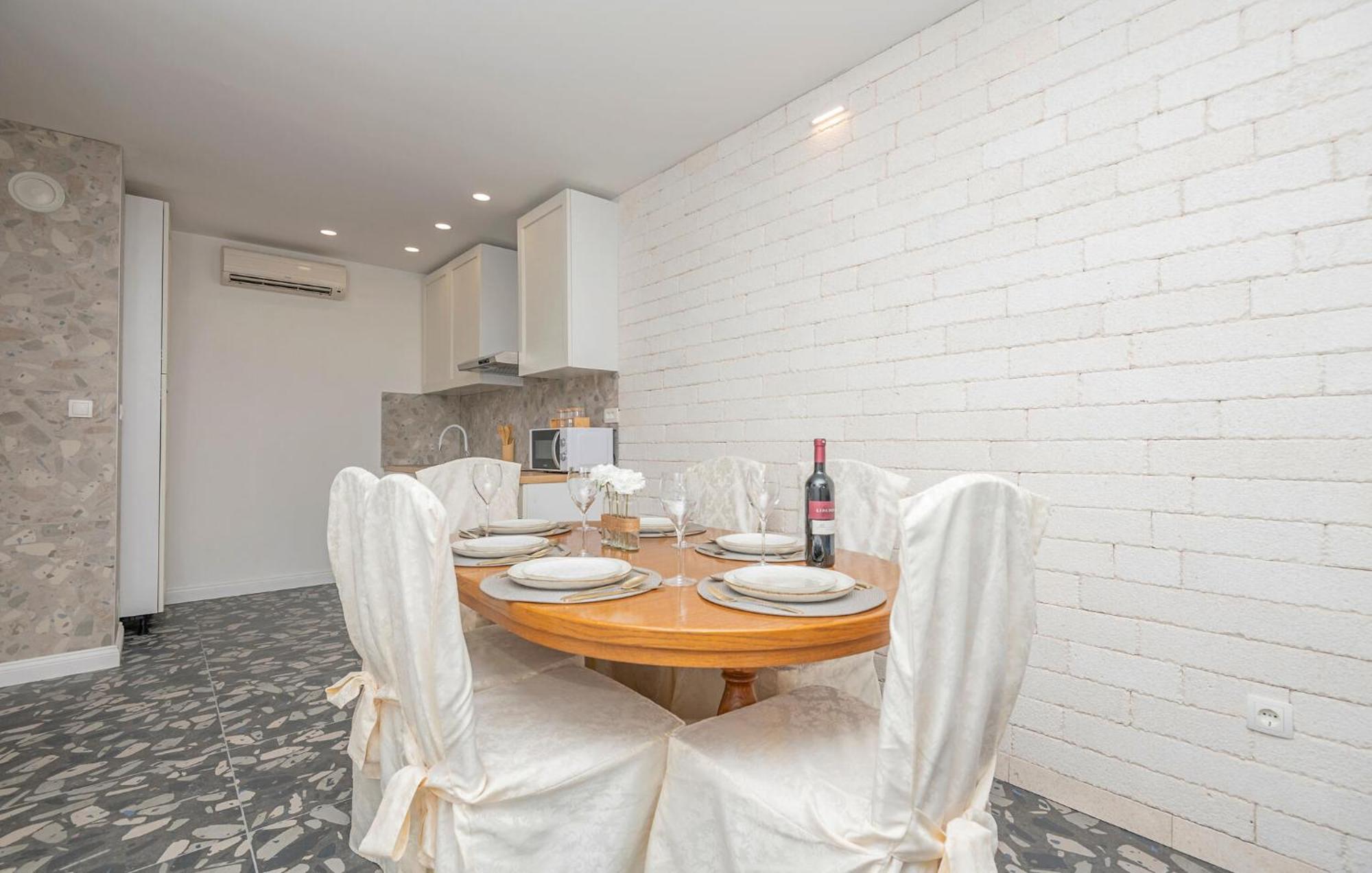 Cozy Apartment In Makarska With Kitchen エクステリア 写真